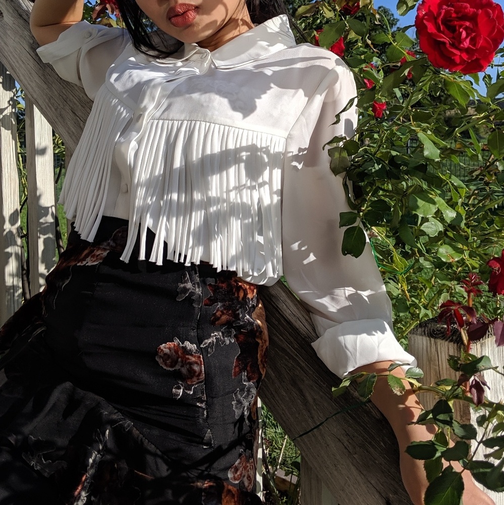 NWOT Gianni Bini White Fringe Blouse